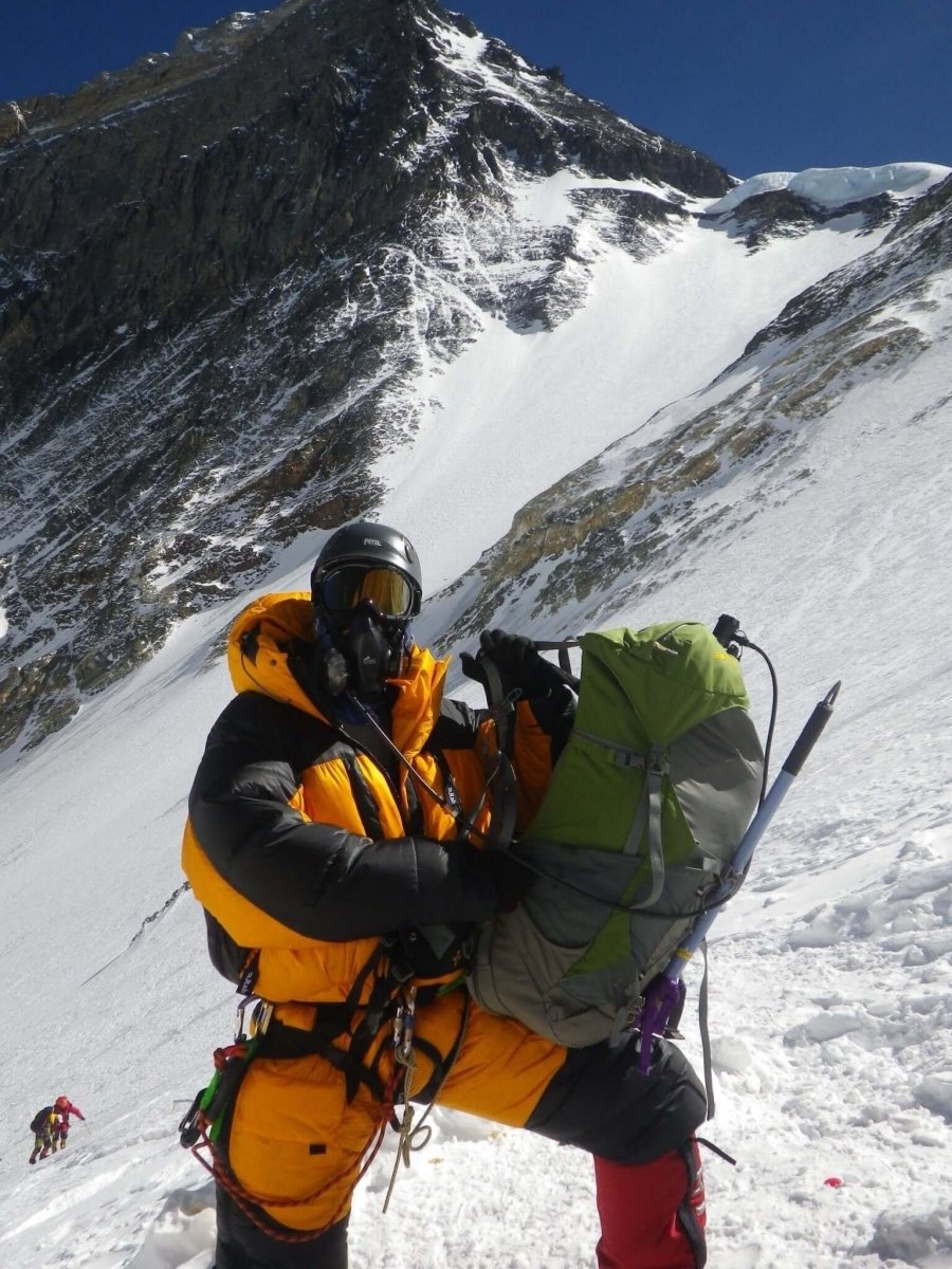 Aarn's Peak Aspiration pack summits Everest! - Light Hiking Gear