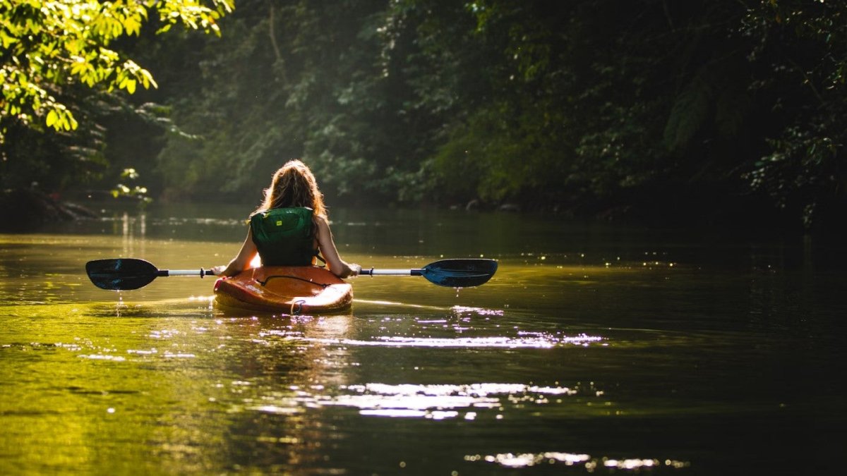 Between Peaks And Streams: Hiking And Riverside Pursuits In US Mountain Regions - Light Hiking Gear