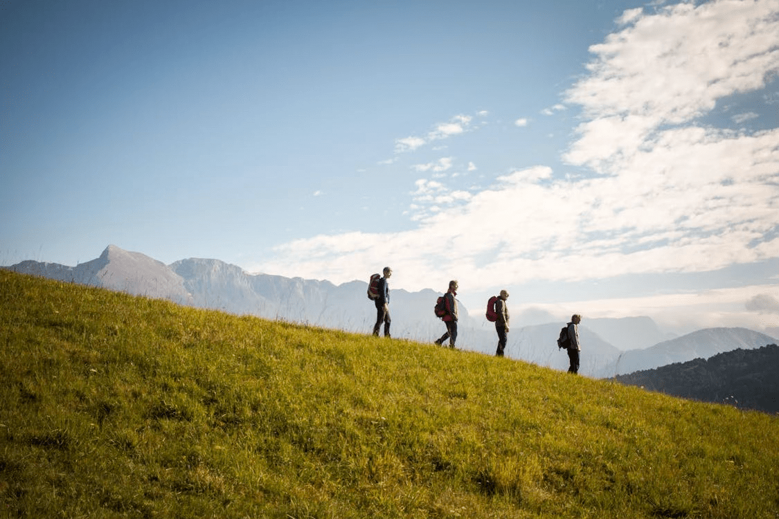 From Trailhead to Summit: Building a Pack System for Mixed-Terrain Mountain Days - Light Hiking Gear