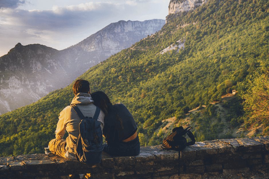 Romantic Hiking Trails to Explore with Your Partner This Valentine’s Day - Light Hiking Gear