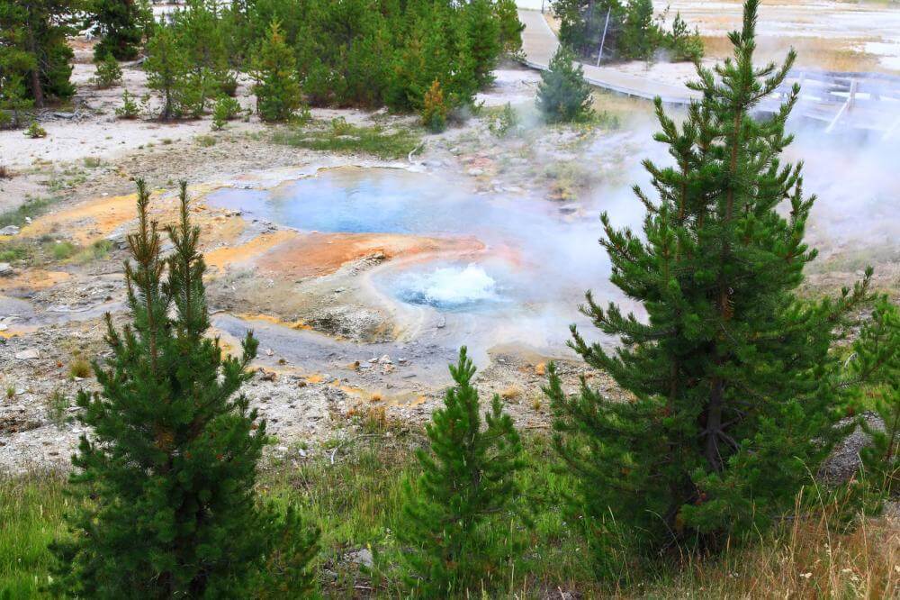 Why Yellowstone National Park is an Ideal Getaway for Backpackers Like You - Light Hiking Gear