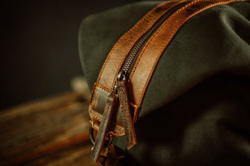 The “Weekender” Duffle Bag by Vintage Gentlemen - Light Hiking GearLight Hiking GearDuffle BagVintage Gentlemencarro - 8842326WDBVGCarro Brands Product