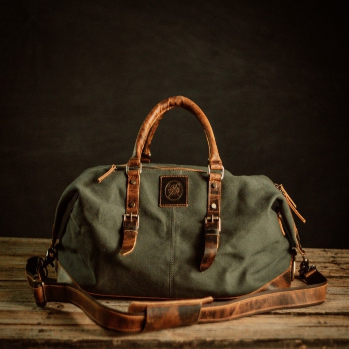 The Weekender Duffle Bag by Vintage Gentlemen Light Hiking Gear Duffle Bag Vintage Gentlemen Carro Brands Product